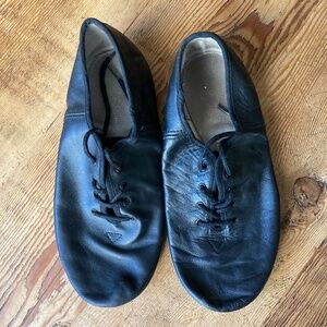 Leather dance shoes